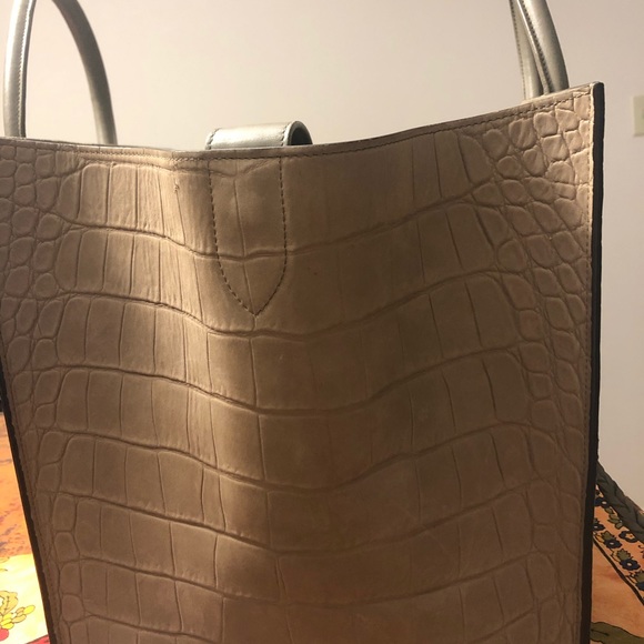 Celine phantom tote bag in medium - Picture 9 of 13